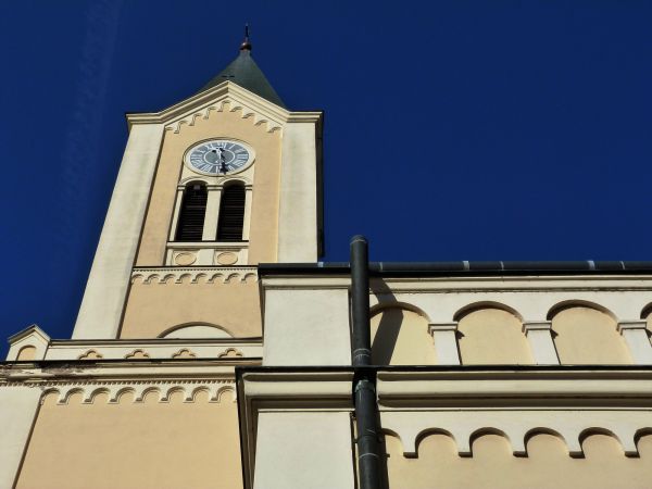 Cost of Church Gutter Installation in Eden Prairie